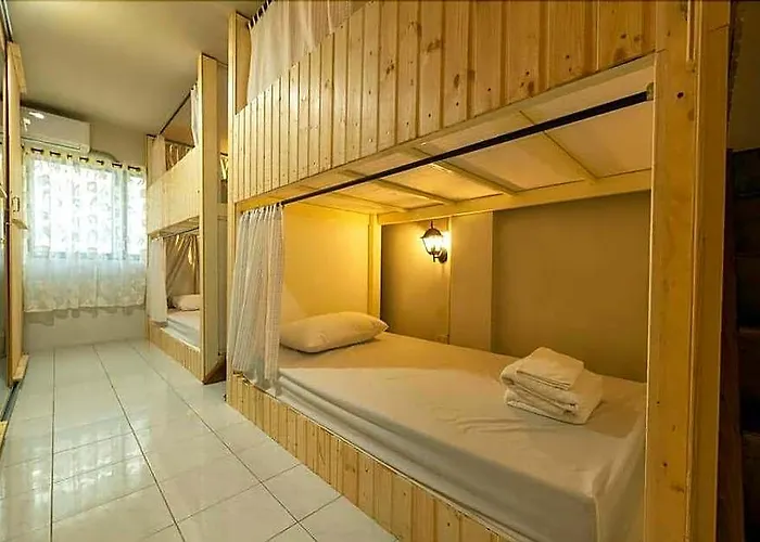 Hotel Sleepcatshostel 2*