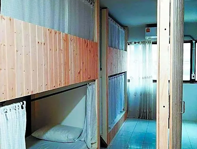 Sleepcatshostel Hotel 2*